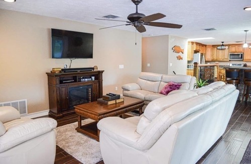 Homosassa House | Family Friendly Scalloping Dream with 30ft of Dockage!