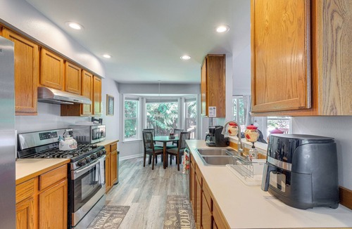Silverdale House | Family-Friendly Silverdale Home w/Private Deck!
