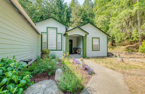 Silverdale House | Family-Friendly Silverdale Home w/Private Deck!