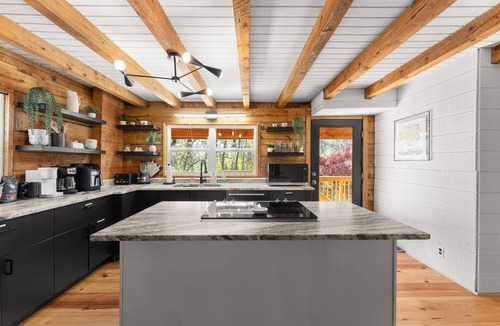 Gainesville Cabin | Family Friendly, Sleeps 11, Pets allowed!