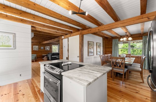 Gainesville Cabin | Family Friendly, Sleeps 11, Pets allowed!