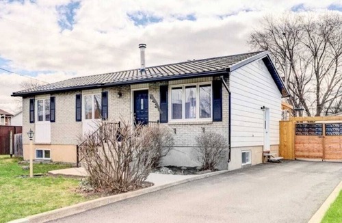 Longueuil House | Family-Friendly Spacious 2BR Cozy Basement suite |Near Attractions| Free Parking