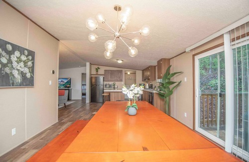 Greenway House | Family-Friendly Spacious Modern Comforts w Firepit