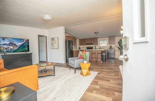 Greenway House | Family-Friendly Spacious Modern Comforts w Firepit