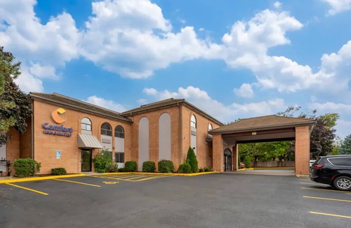 Mundelein Hotel | Family-Friendly Suites w/Breakfast Near Six Flags Great America