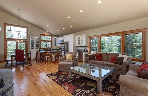 Truckee House | Family Friendly Tahoe Donner Retreat