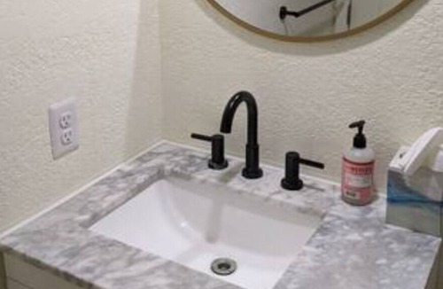 Albertville Cabin | Family-friendly tiny house with creek access!