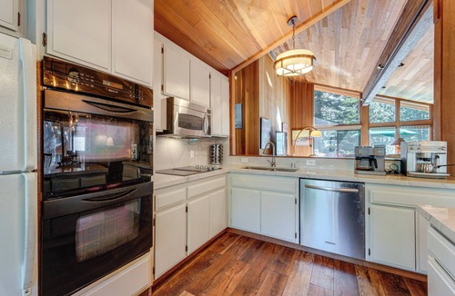 Truckee Cabin | Family-Friendly Truckee Cabin Near Ski Shuttle!