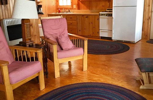 Leeds Cottage | Family Friendly Updated Waterfront Cottage