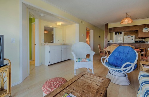 Morehead City Condo | Family-Friendly Beach Escape – 2BR Condo with Resort Amenities