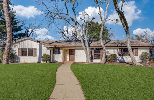Farmers Branch House | Family friendly and pet friendly Bliss