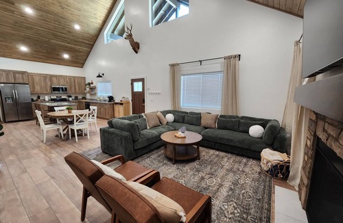 Overgaard Cabin | Family Friendly, Arcade Game, Sleeps 13, Gazebo, Firepit