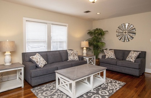 Montrose Apartment | Family Friendly