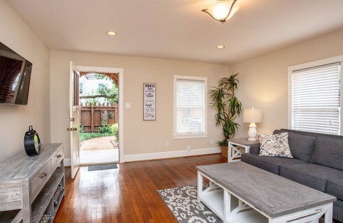Montrose Apartment | Family Friendly
