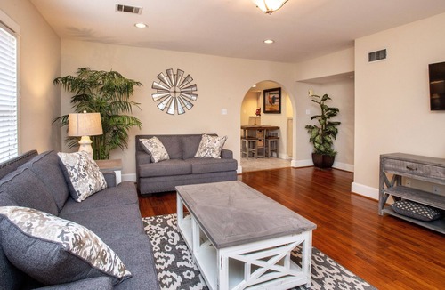 Montrose Apartment | Family Friendly