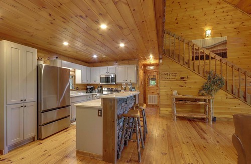 Mineral Bluff Cabin | Family Friendly: Hot Tub Haven in Mineral Bluff!