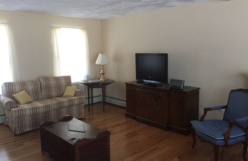 Kenyon House | family friendly spacious home