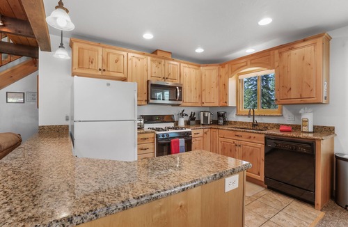 Montgomery Estates Cabin | Family Friendly-Prestigious Neighborhood-10 Min. to Lake, Hiking, Quiet Area, AC