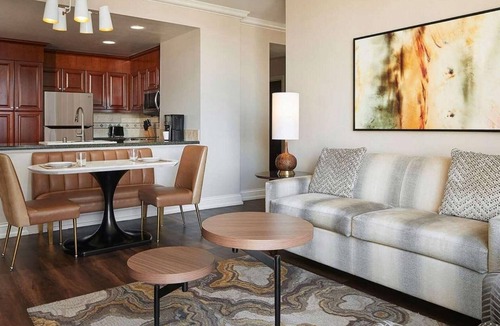 Las Vegas Resort | Family-Friendly Vegas: Luxury 3-Bedroom Retreat Near the Strip - The Boulevard