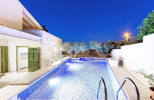 Slatine Villa | Family friendly villa next to the beach, close to Trogir and Split