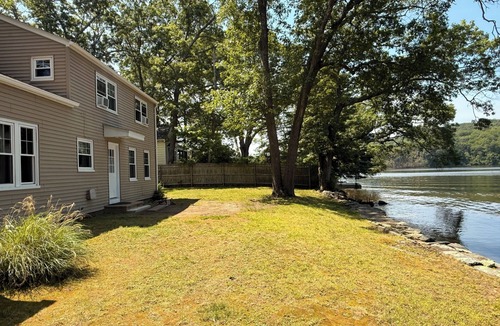 Saunderstown House | Family friendly WATERFRONT home with private beach.
