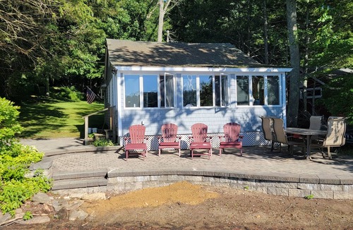 Colchester Cottage | Family Friendly Waterfront Cottage