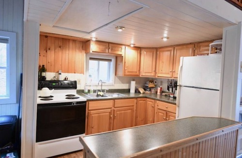 Oxford Cottage | Family-Friendly Whitney Pond Retreat – Beach, Kayaks & Paddleboard