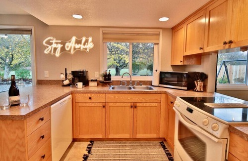 Port Angeles East House | Family Friendly, wi-fi & hot tub