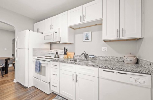 Westgate Apartment | Family-Friendly/WiFi + Kitchen