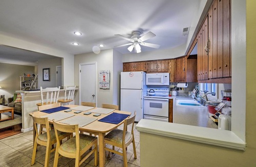 Wildwood House | Family-Friendly Wildwood Townhome ~ 3 Mi to Beach