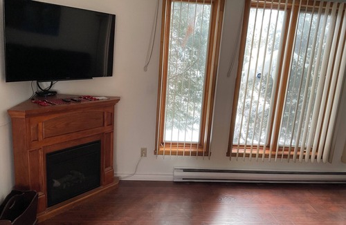 Fabreville House | Family-Friendlyin QuietLaval Neighborhood