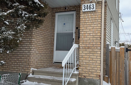 Fabreville House | Family-Friendlyin QuietLaval Neighborhood