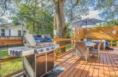 South Pensacola House | Family, friends, downtown, hot tub, spabath, beach