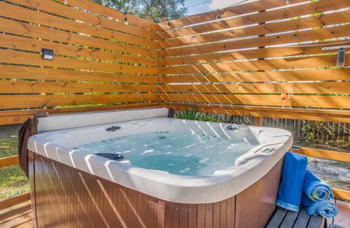 South Pensacola House | Family, friends, downtown, hot tub, spabath, beach
