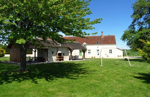 Vicq-sur-Nahon Cottage | Family & Friends Retreat: Near Loire Castles, ZooParc de Beauval, Spacious Garden, Sleeps 12