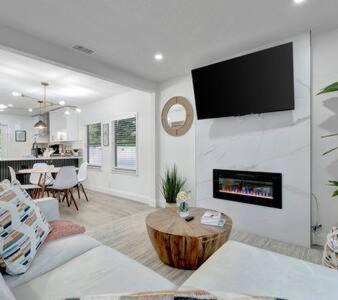St. Petersburg House | Family Fun & Backyard Oasis Hot Tub Games & BBQ