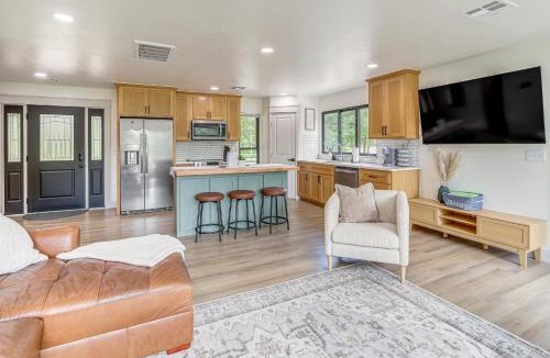 Hoyt House | Family Fun! Lake Eufaula Home w/Wraparound Deck