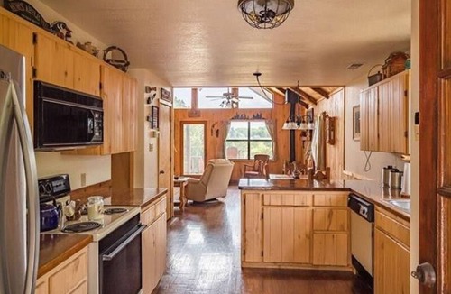 Morgan House | Family Fun, Large Deck, King Bed, Firepit, Serene, Lake Close by, Activities