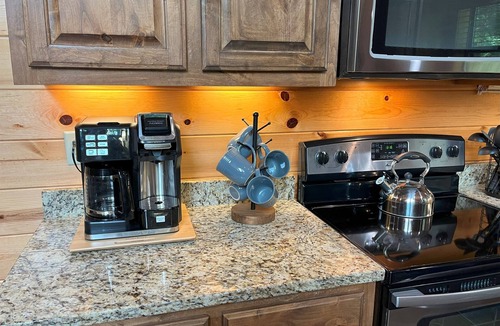 Hochatown Cabin | Family Fun Lodge: Arcade + Pool Table + Hot Tub + Boat Parking