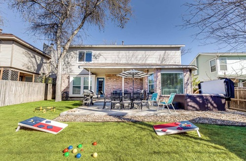 San Antonio House | Family Fun Near Six Flags & Sea World Hot Tub Game Room Yard Games 3 King Beds