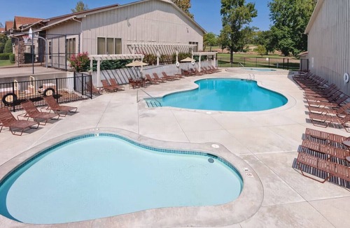 Afton Condo | Family Fun on Monkey Island in this resort 2BD con