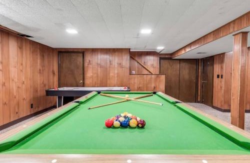 Cheektowaga House | Family Fun Pool Central Airport