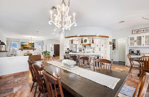 Leon Valley House | Family Fun! Pool, Hot Tub, Pickleball & More