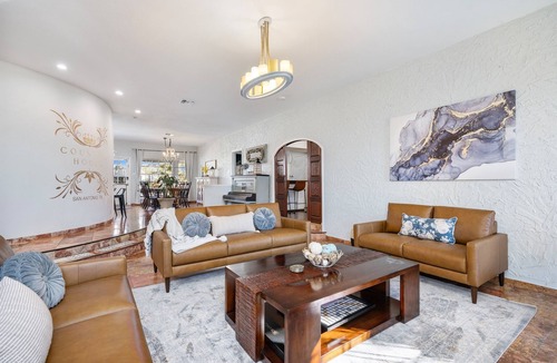 Leon Valley House | Family Fun! Pool, Hot Tub, Pickleball & More