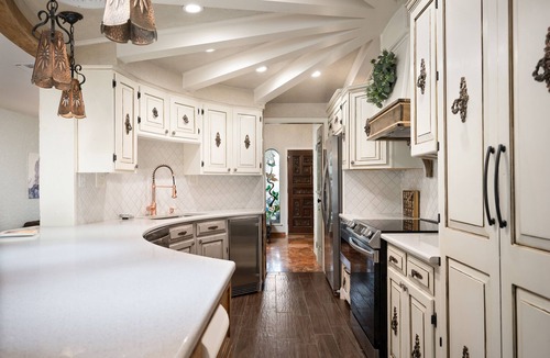 Leon Valley House | Family Fun! Pool, Hot Tub, Pickleball & More