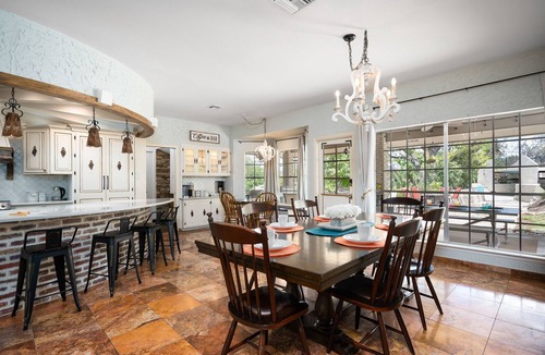 Leon Valley House | Family Fun! Pool, Hot Tub, Pickleball & More