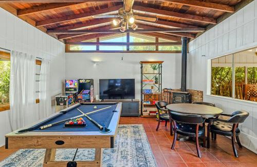 Kenwood House | Family Fun Retreat in Wine Country - Epic Game Room - Pool - Spa