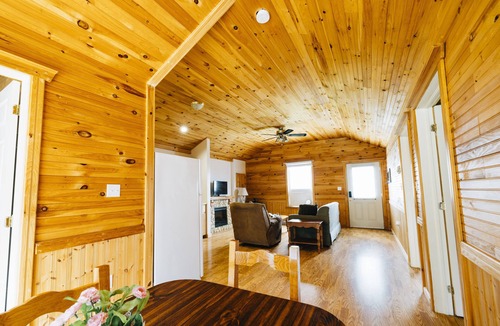 Green Gables House | Family Fun Retreat: Modern 2BR Cottage near Cavendish Beach, Shops & Attractions