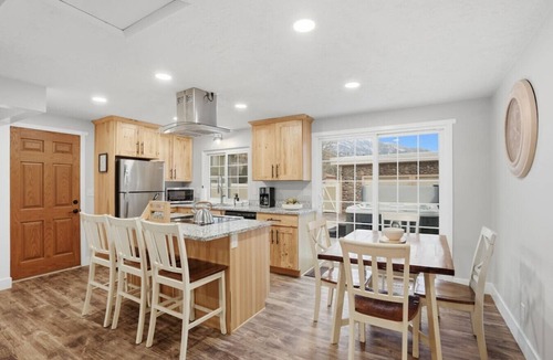 Cottonwood Heights House | Family Game Night Getaway | Hot Tub + Billiards