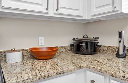 Willis House | Family Get Away-Lake Conroe Pool & Big Yard With King Bed